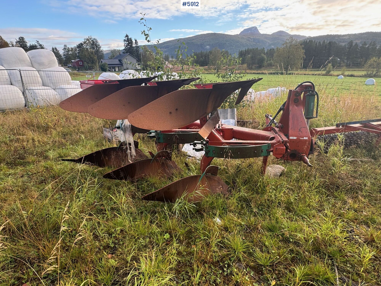 Kverneland 3-furrow reversible plough - Машина за обработка на почвата: снимка 2 Kverneland 3-furrow reversible plough - Машина за обработка на почвата: снимка 2