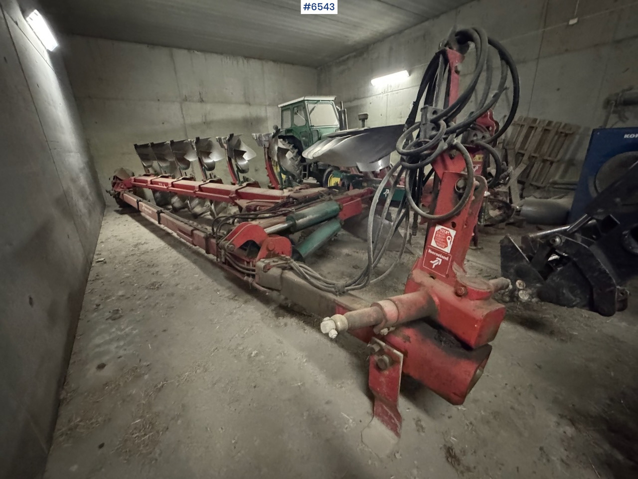 Kverneland PB100 6-Flour Vario Semi-Reversible Plough - Машина за обработка на почвата: снимка 1 Kverneland PB100 6-Flour Vario Semi-Reversible Plough - Машина за обработка на почвата: снимка 1