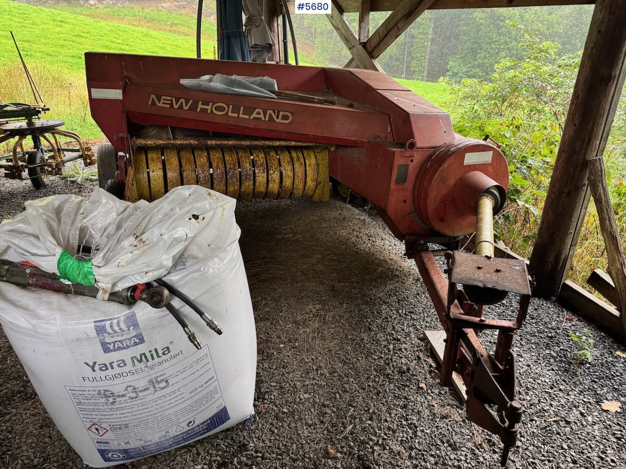 New Holland 268 Square Baler - Машина за сено и фураж: снимка 2 New Holland 268 Square Baler - Машина за сено и фураж: снимка 2