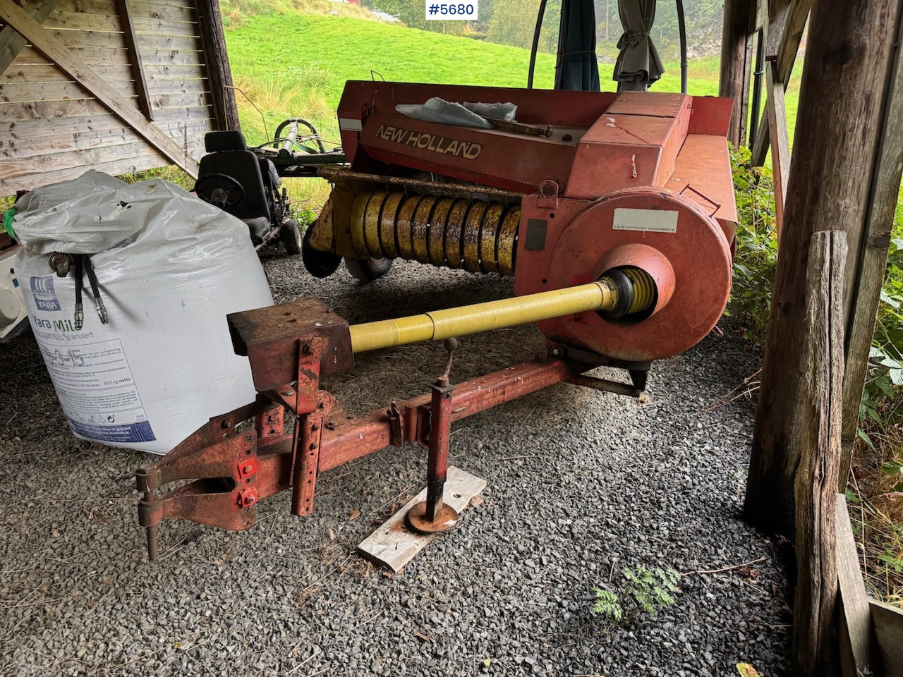 New Holland 268 Square Baler - Машина за сено и фураж: снимка 3 New Holland 268 Square Baler - Машина за сено и фураж: снимка 3