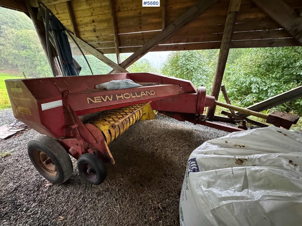 New Holland 268 Square Baler - Машина за сено и фураж: снимка 1 New Holland 268 Square Baler - Машина за сено и фураж: снимка 1