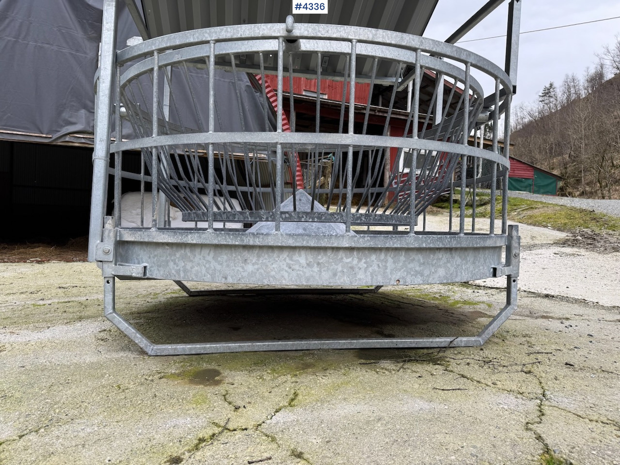 Round bale feeder for sheep - Техника за животновъдство: снимка 5 Round bale feeder for sheep - Техника за животновъдство: снимка 5