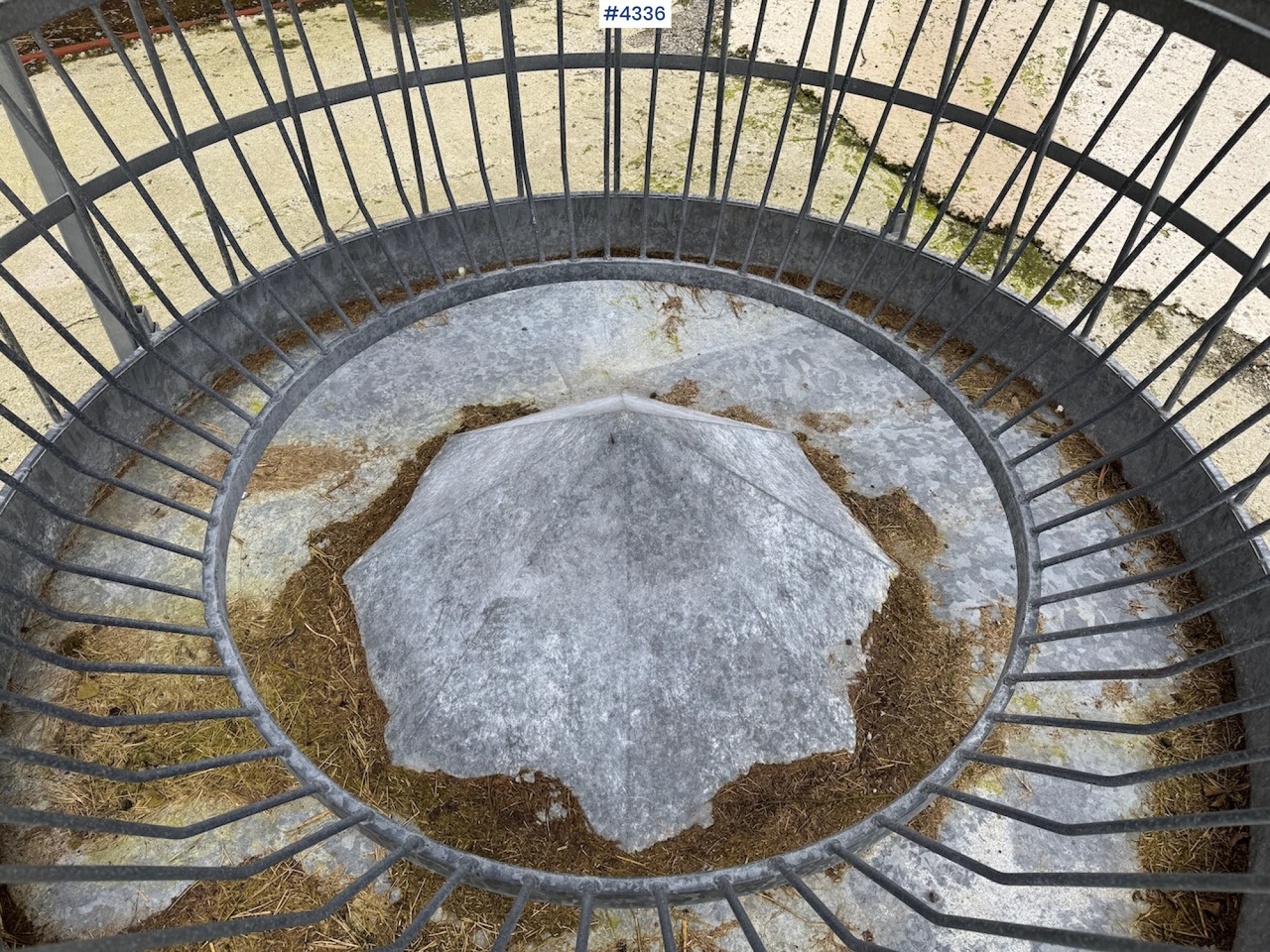 Round bale feeder for sheep - Техника за животновъдство: снимка 4 Round bale feeder for sheep - Техника за животновъдство: снимка 4