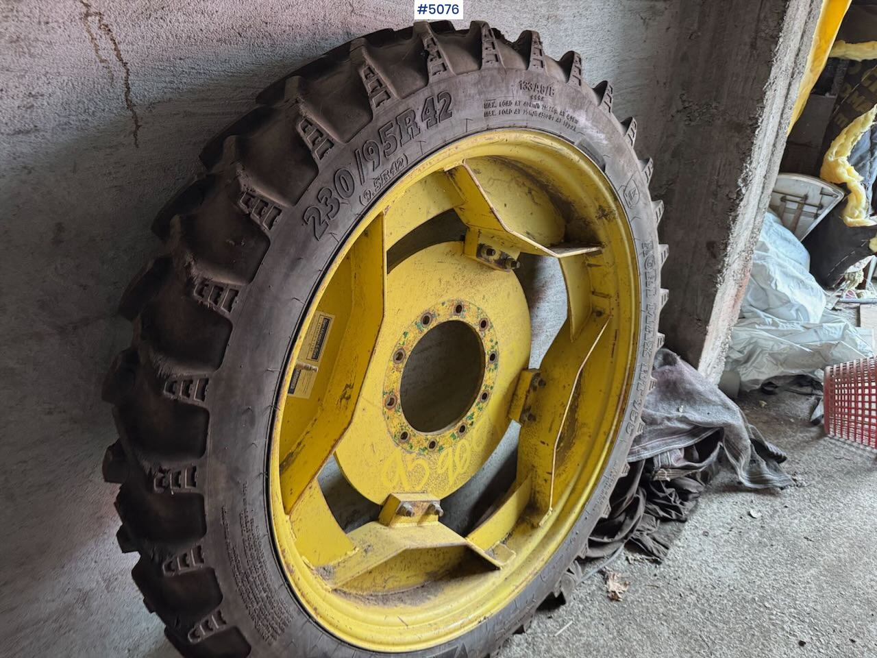 Sprayer Wheels (used on a John Deere 6830) - Пръскачка: снимка 5 Sprayer Wheels (used on a John Deere 6830) - Пръскачка: снимка 5