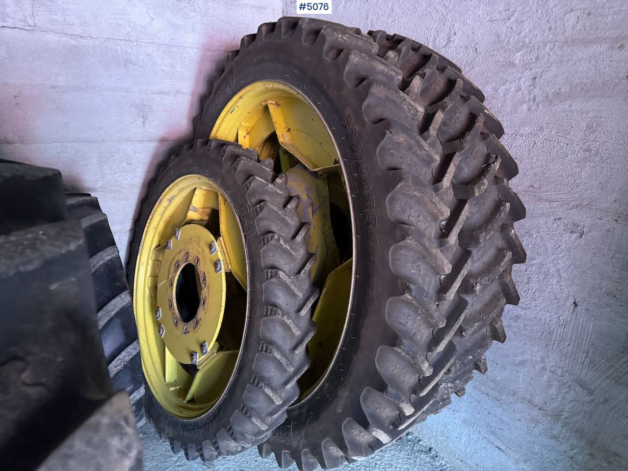 Sprayer Wheels (used on a John Deere 6830) - Пръскачка: снимка 2 Sprayer Wheels (used on a John Deere 6830) - Пръскачка: снимка 2