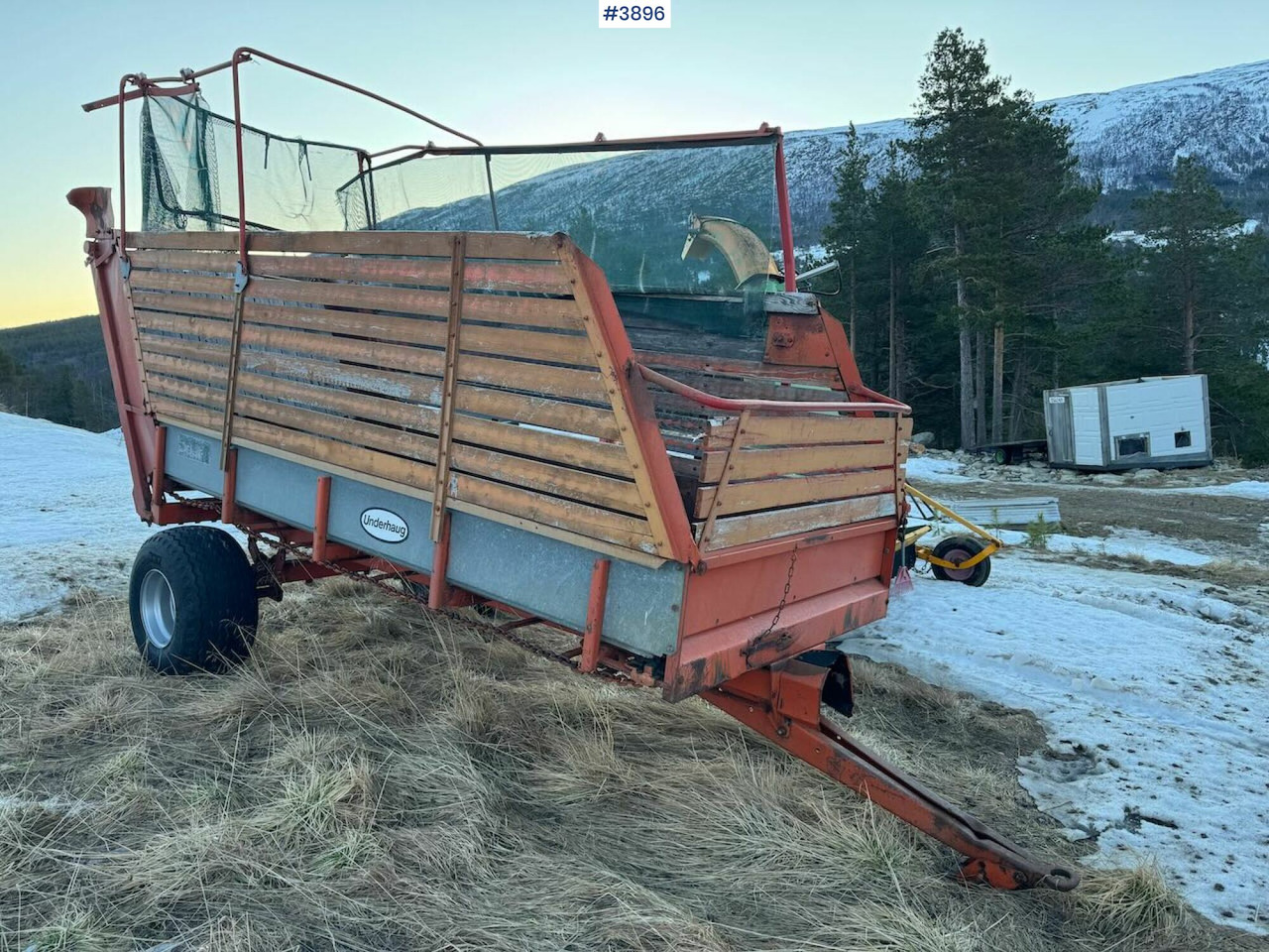 Underhaug 7012 Unloader wagon - Машина за сено и фураж: снимка 1 Underhaug 7012 Unloader wagon - Машина за сено и фураж: снимка 1