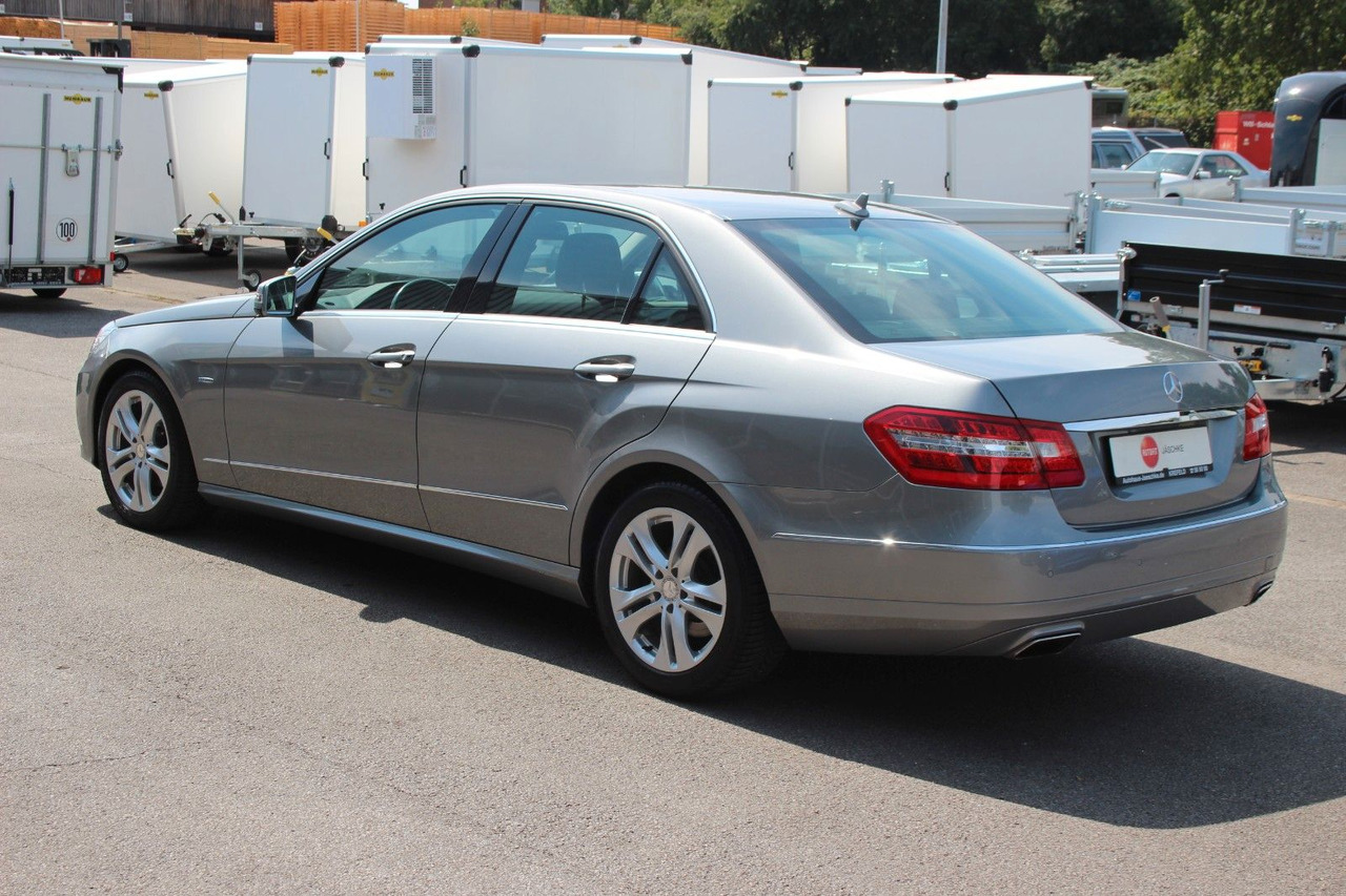 Mercedes-Benz CGI BlueEfficiency Avantgarde Automatik 59980 KM - Седан: снимка 4 Mercedes-Benz CGI BlueEfficiency Avantgarde Automatik 59980 KM - Седан: снимка 4