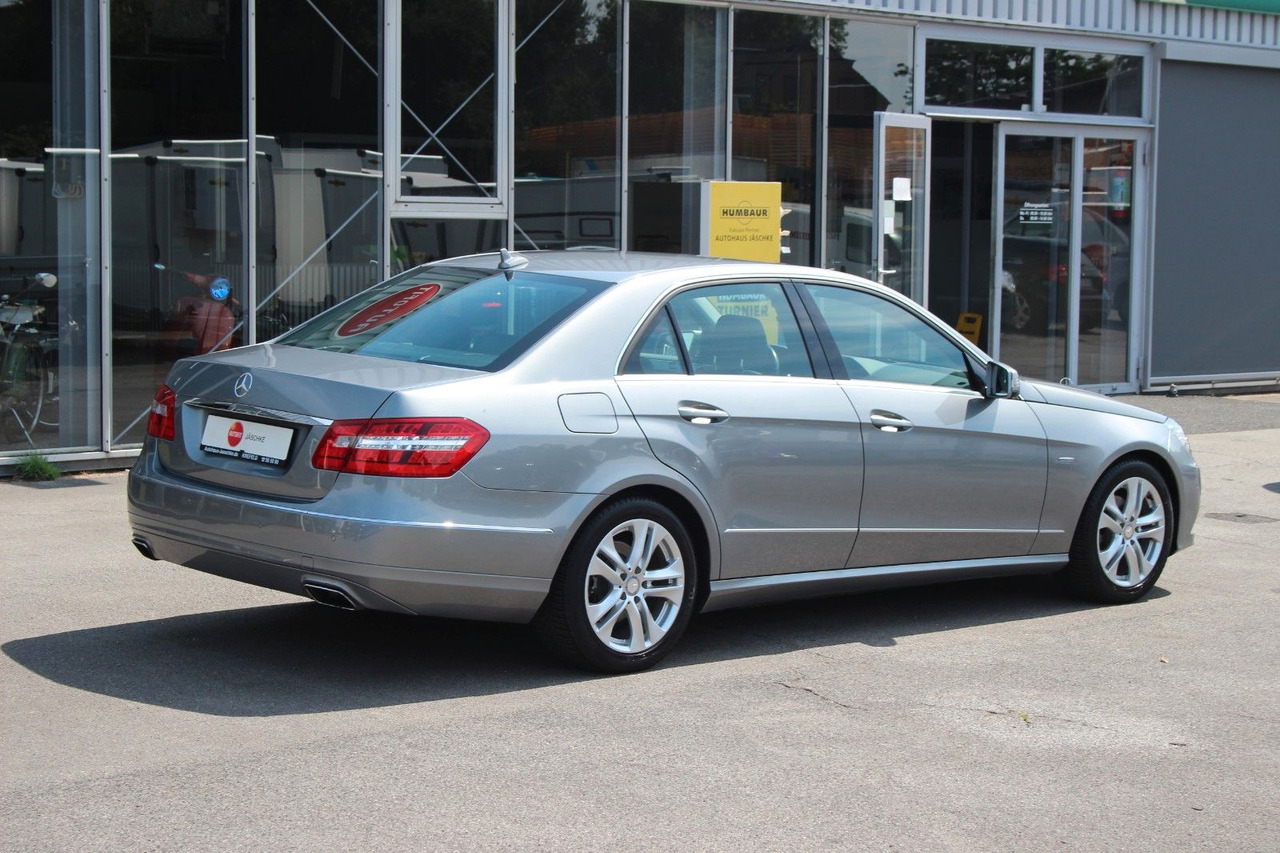 Mercedes-Benz CGI BlueEfficiency Avantgarde Automatik 59980 KM - Седан: снимка 3 Mercedes-Benz CGI BlueEfficiency Avantgarde Automatik 59980 KM - Седан: снимка 3