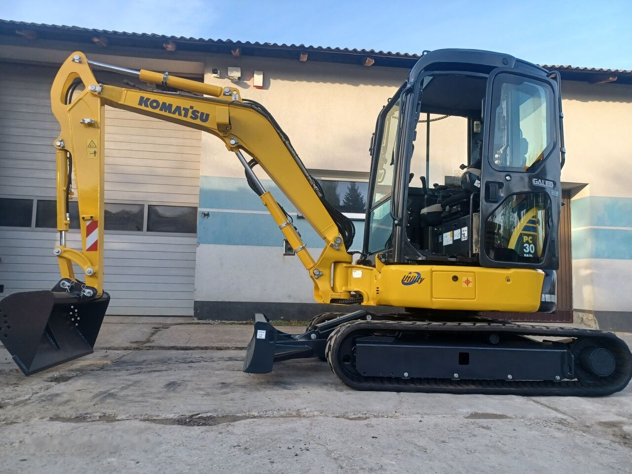 Komatsu PC30MR-3 - Мини багер: снимка 4 Komatsu PC30MR-3 - Мини багер: снимка 4