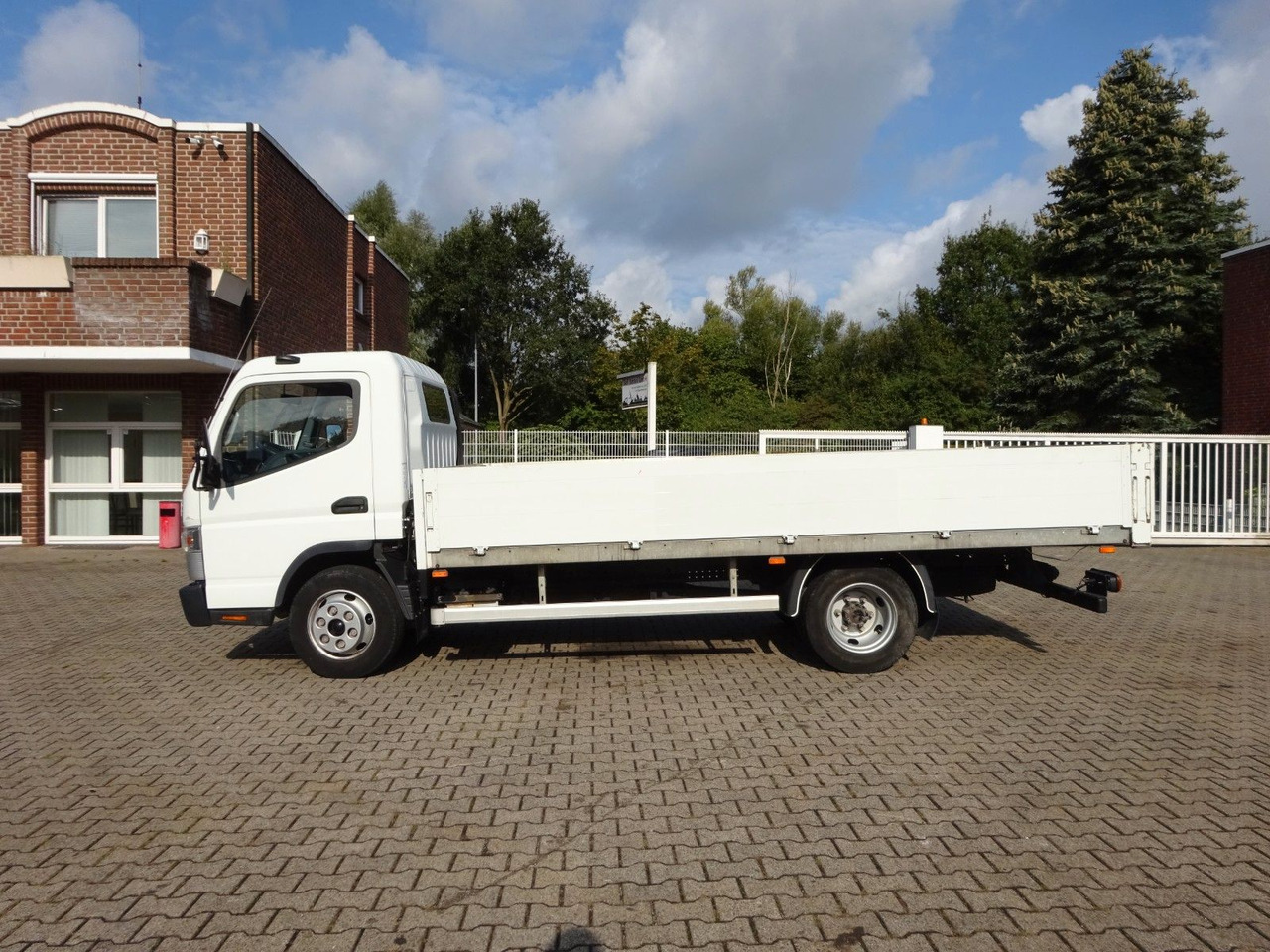 FUSO CANTER 7C15 Pritsche 4x2 - Бордови бус: снимка 2 FUSO CANTER 7C15 Pritsche 4x2 - Бордови бус: снимка 2