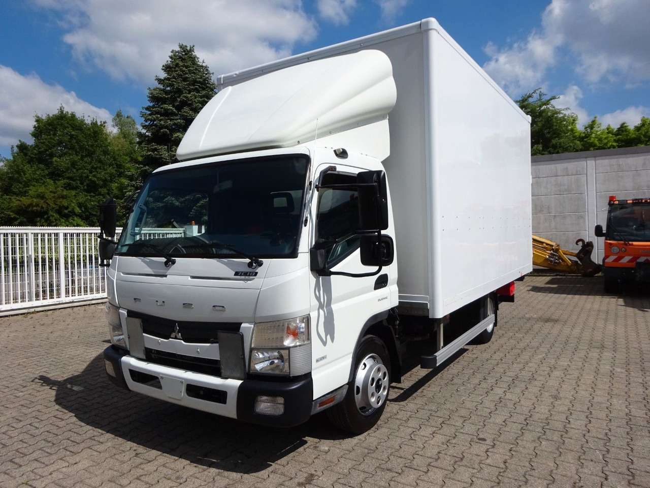 Лекотоварен автомобил фургон FUSO Canter 7C18 + LBW 4x2: снимка 1