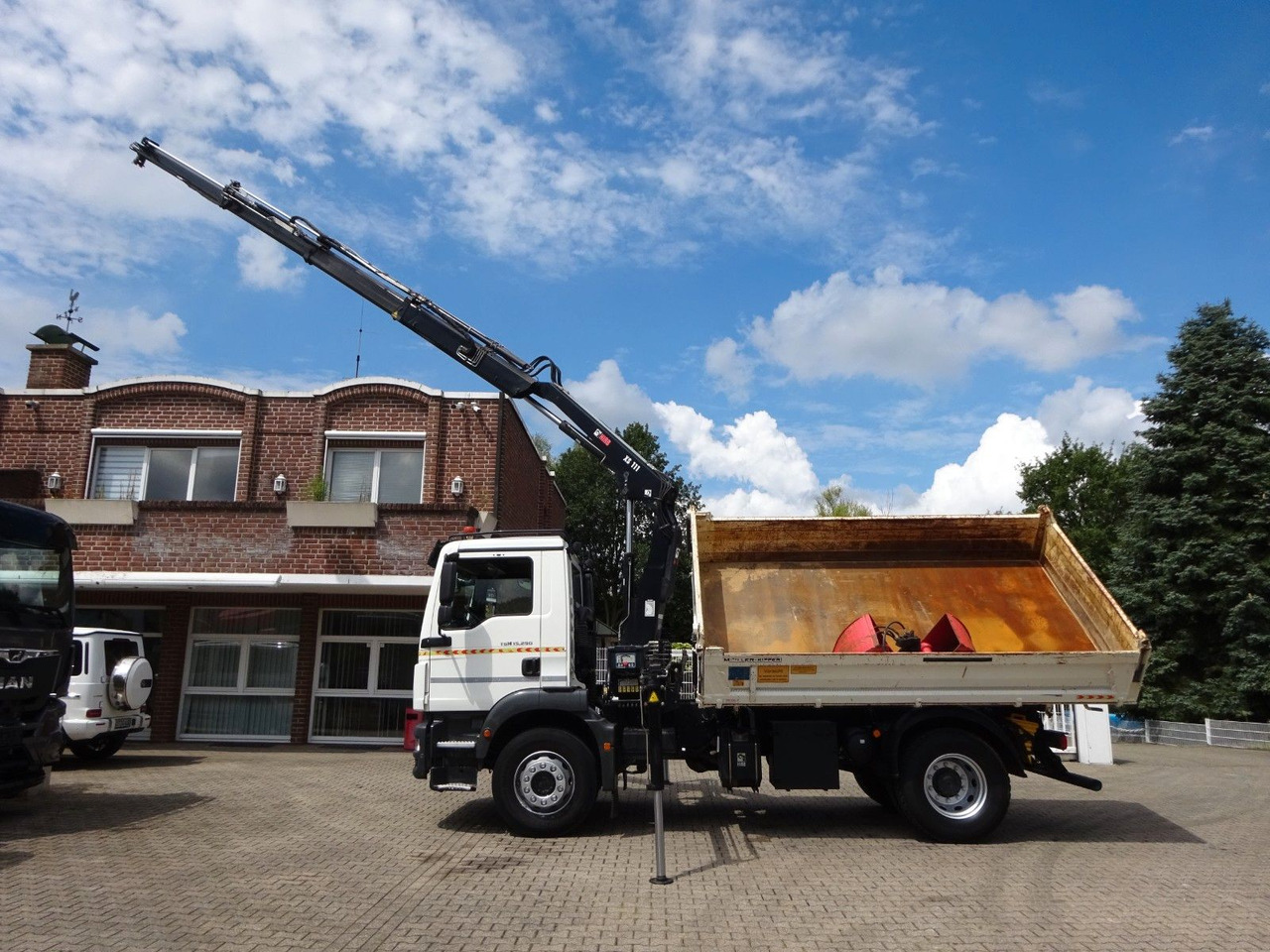 MAN 15.290 TGM 3Skipper + HIAB 111-B3 HIDUO Kran 4x2 - Самосвал камион, Камион с кран: снимка 1 MAN 15.290 TGM 3Skipper + HIAB 111-B3 HIDUO Kran 4x2 - Самосвал камион, Камион с кран: снимка 1