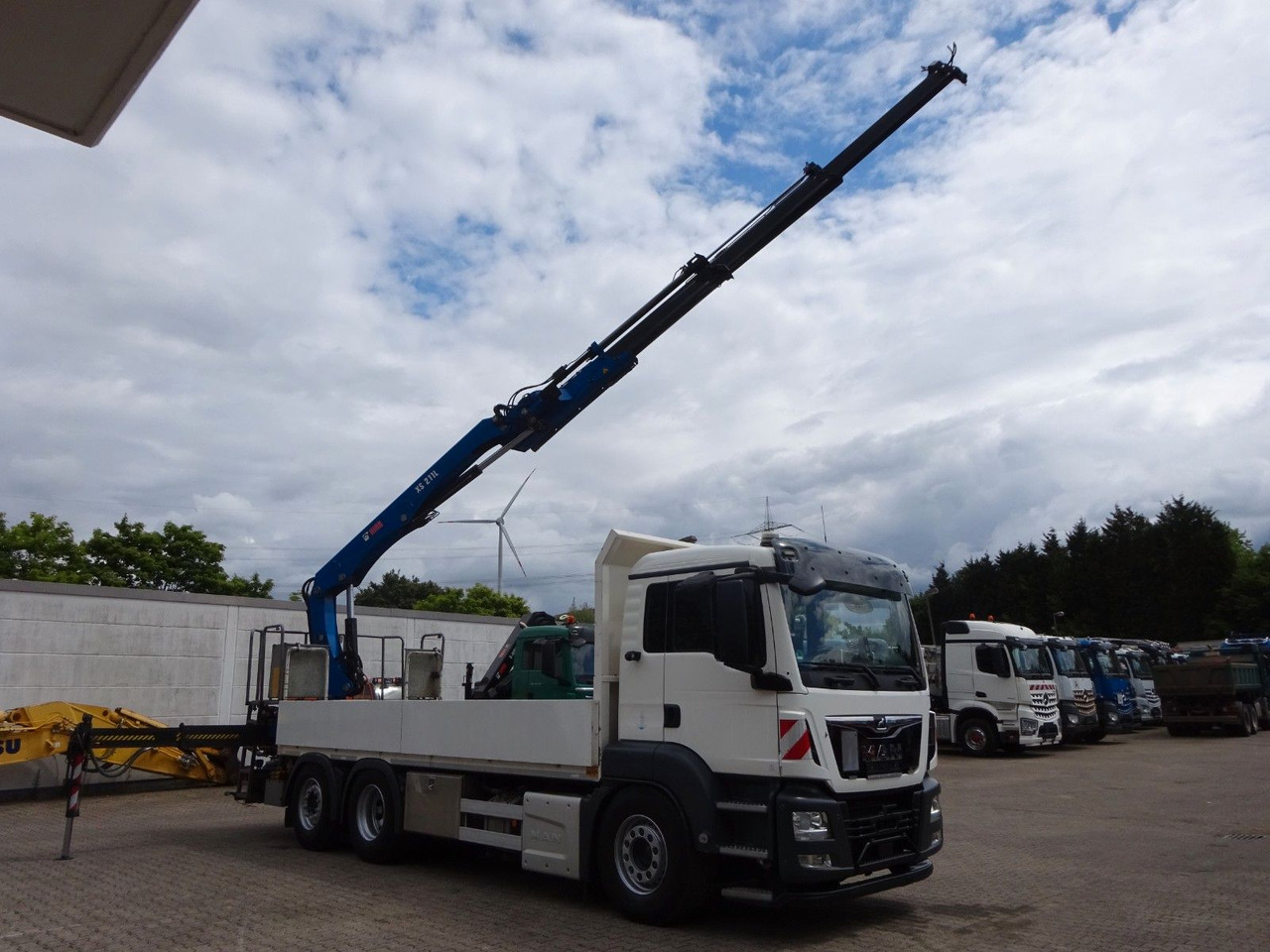 MAN 26.420 TGS Pritsche + HIAB 211 HIPRO Kran - Камион с кран: снимка 3 MAN 26.420 TGS Pritsche + HIAB 211 HIPRO Kran - Камион с кран: снимка 3