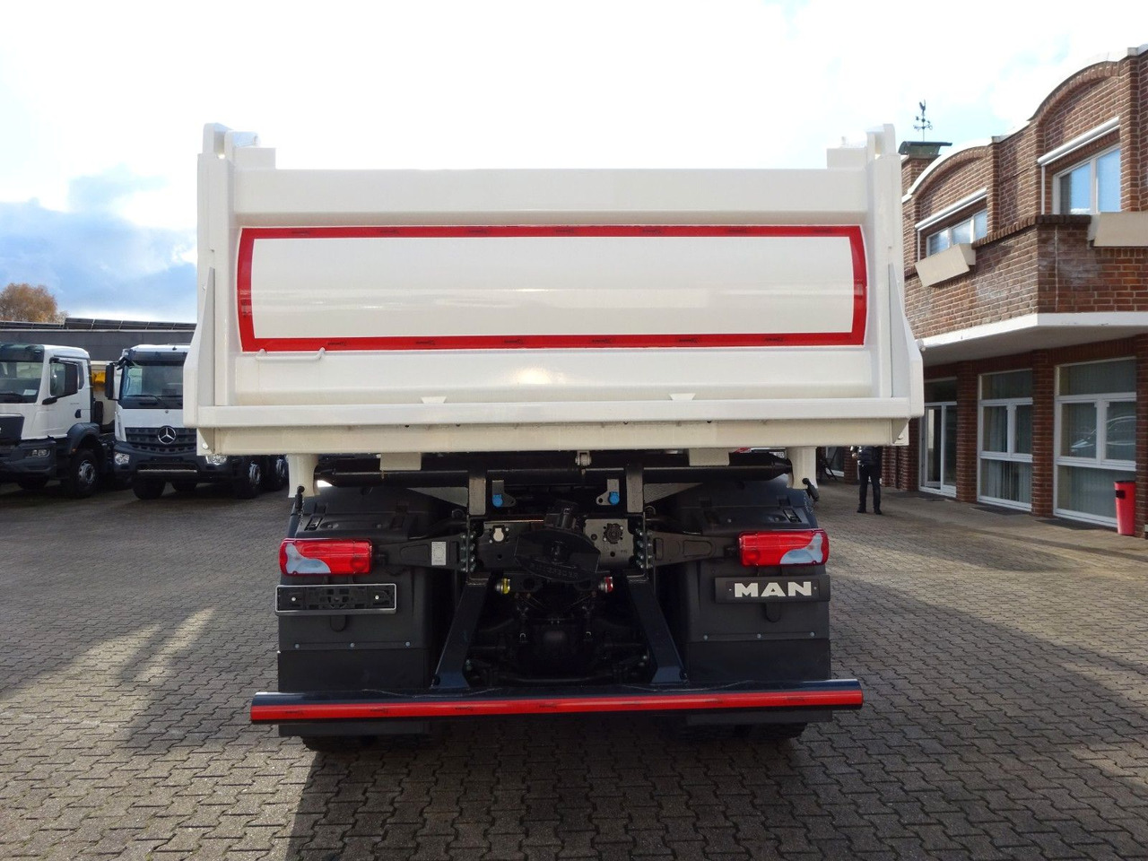 Самосвал камион, Камион с кран MAN 33.430 6x6  3-SEITENKIPPER KRAN HIAB 228- 6HYDRO: снимка 13