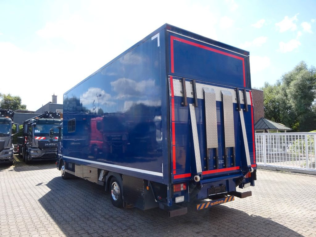 MAN 8.220 Koffer mit LBW als Wohnmobil ausgebaut 4x2 - Камион фургон: снимка 4 MAN 8.220 Koffer mit LBW als Wohnmobil ausgebaut 4x2 - Камион фургон: снимка 4