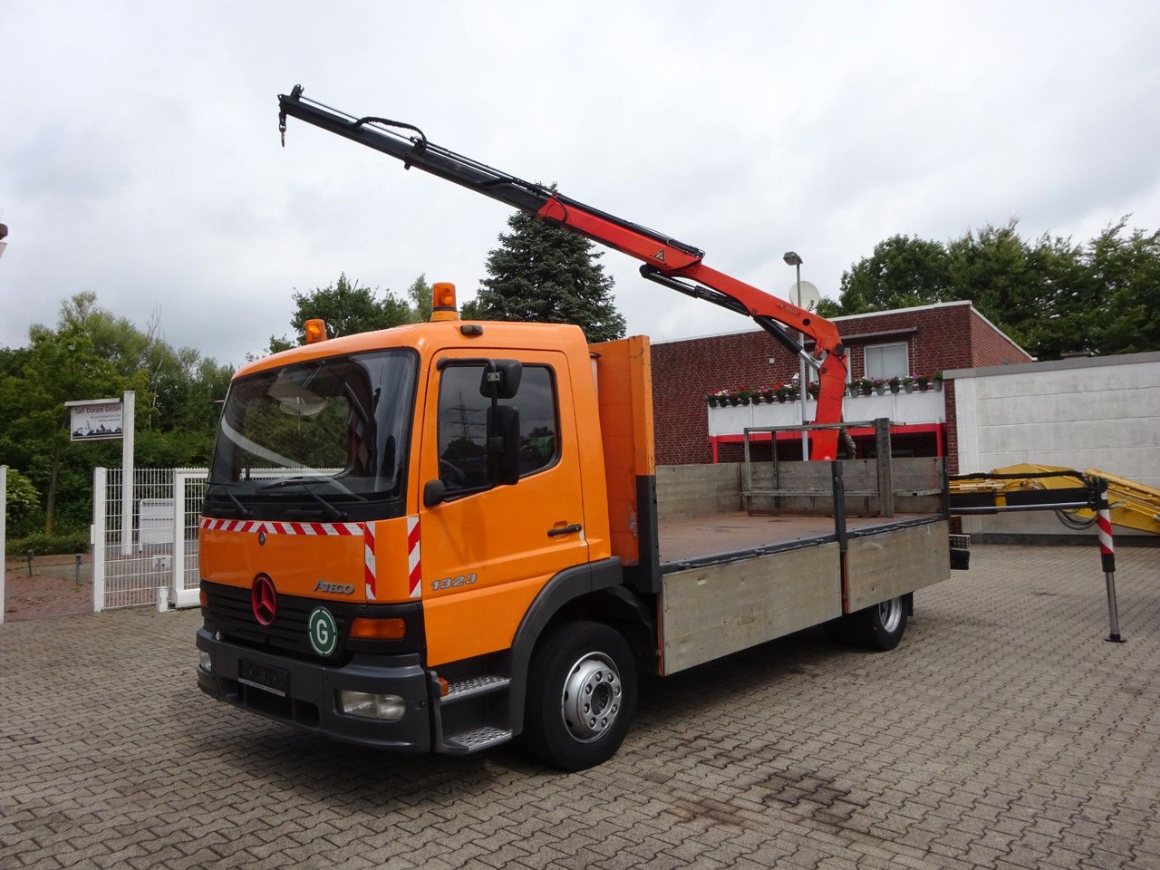 Mercedes-Benz 1323 Atego Pritsche + PK 9501 Kran 4x2 - Бордови камион, Камион с кран: снимка 2 Mercedes-Benz 1323 Atego Pritsche + PK 9501 Kran 4x2 - Бордови камион, Камион с кран: снимка 2