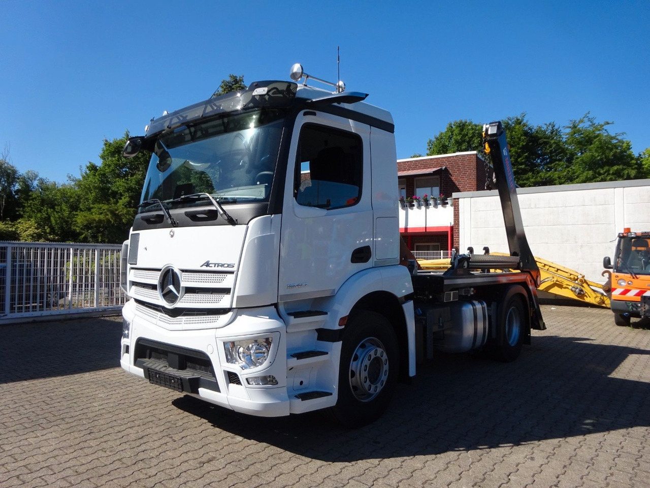 Mercedes-Benz 1840 Actros Absetzkipper NEUFAHRZEUG mit 1645 km - Самосвал камион: снимка 1 Mercedes-Benz 1840 Actros Absetzkipper NEUFAHRZEUG mit 1645 km - Самосвал камион: снимка 1