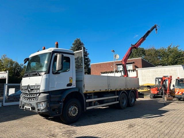 Mercedes-Benz 2636 Pritsche + Fassi F135 Kran 6x4 Blatt-Blatt - Камион с кран: снимка 2 Mercedes-Benz 2636 Pritsche + Fassi F135 Kran 6x4 Blatt-Blatt - Камион с кран: снимка 2
