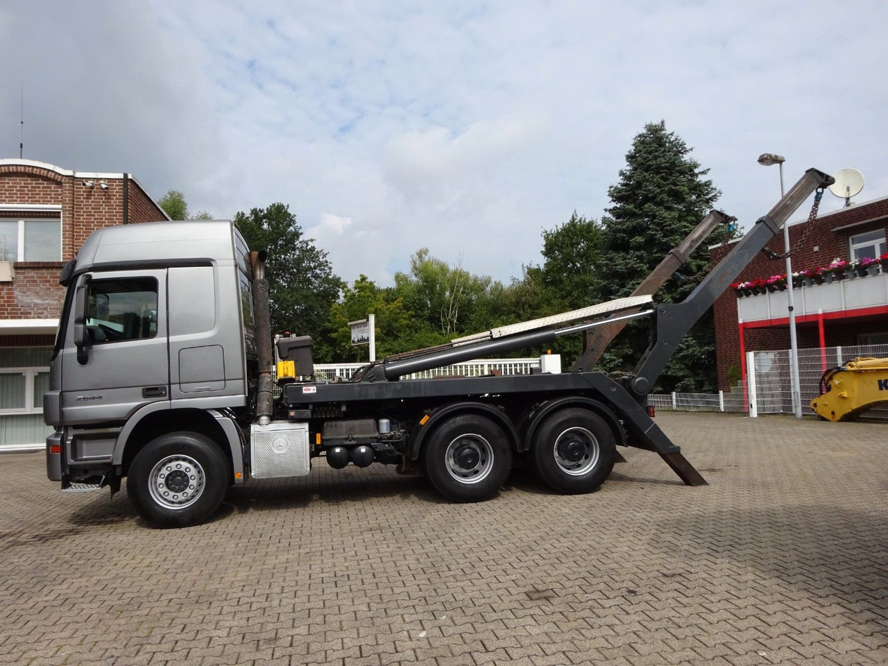 Mercedes-Benz 2644 Actros Absetzkipper 6x4 - Самосвал камион: снимка 4 Mercedes-Benz 2644 Actros Absetzkipper 6x4 - Самосвал камион: снимка 4
