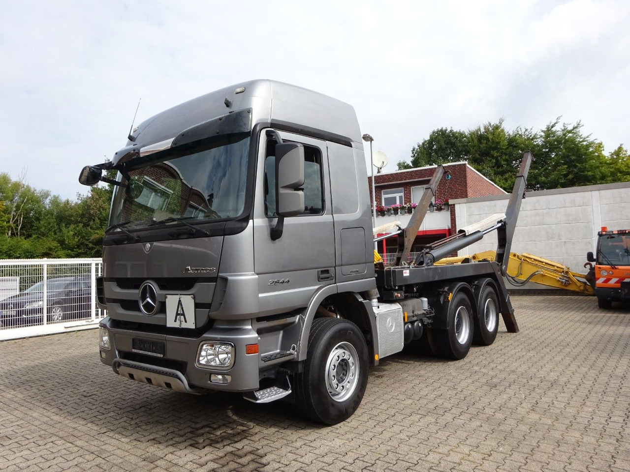 Mercedes-Benz 2644 Actros Absetzkipper 6x4 - Самосвал камион: снимка 2 Mercedes-Benz 2644 Actros Absetzkipper 6x4 - Самосвал камион: снимка 2