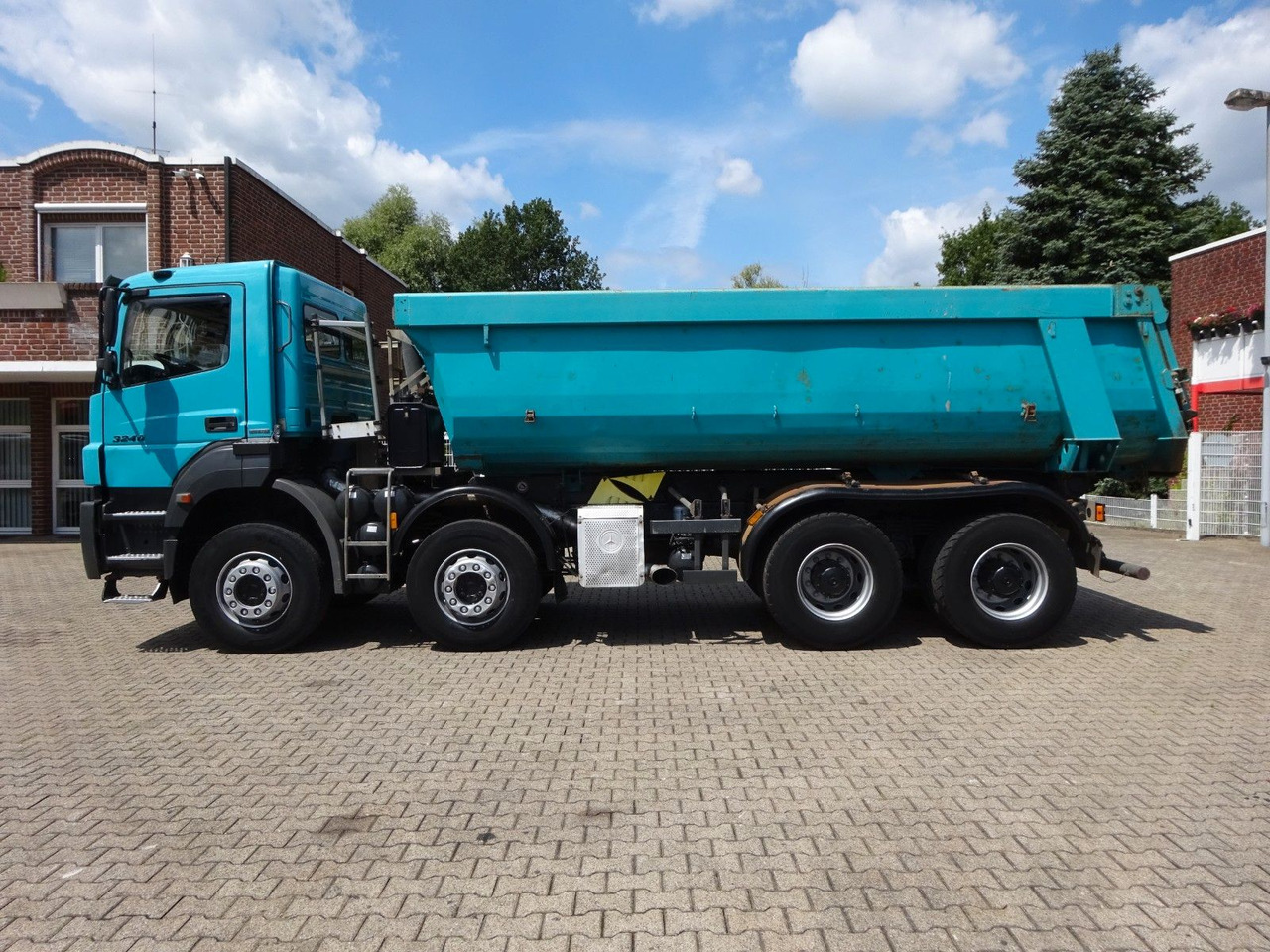 Mercedes-Benz 3240 Axor Muldenkipper 8x4 - Самосвал камион: снимка 4 Mercedes-Benz 3240 Axor Muldenkipper 8x4 - Самосвал камион: снимка 4
