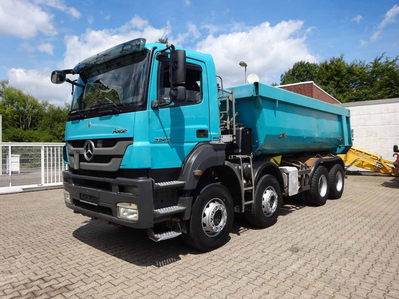Mercedes-Benz 3240 Axor Muldenkipper 8x4 - Самосвал камион: снимка 2 Mercedes-Benz 3240 Axor Muldenkipper 8x4 - Самосвал камион: снимка 2