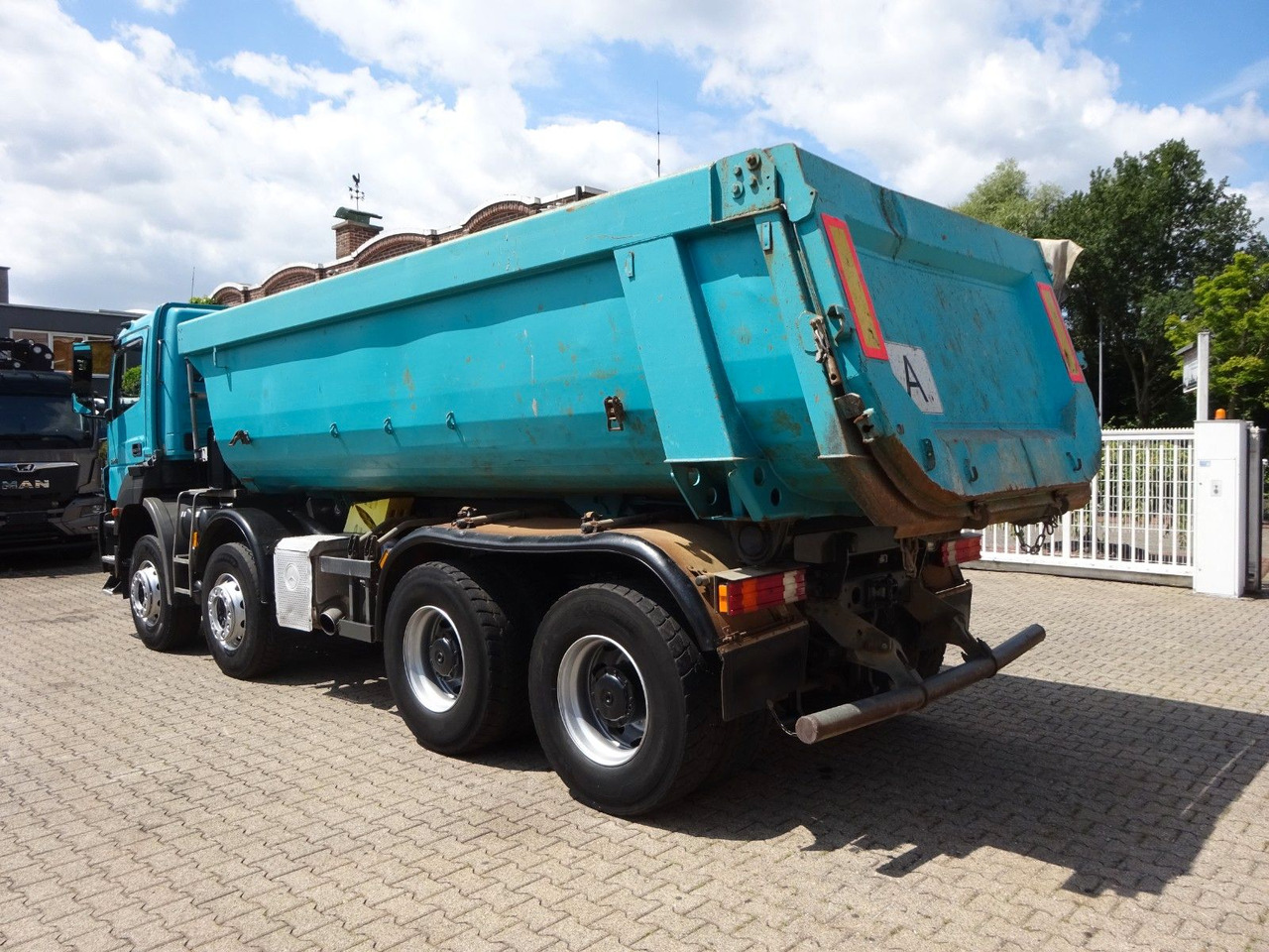 Mercedes-Benz 3240 Axor Muldenkipper 8x4 - Самосвал камион: снимка 5 Mercedes-Benz 3240 Axor Muldenkipper 8x4 - Самосвал камион: снимка 5