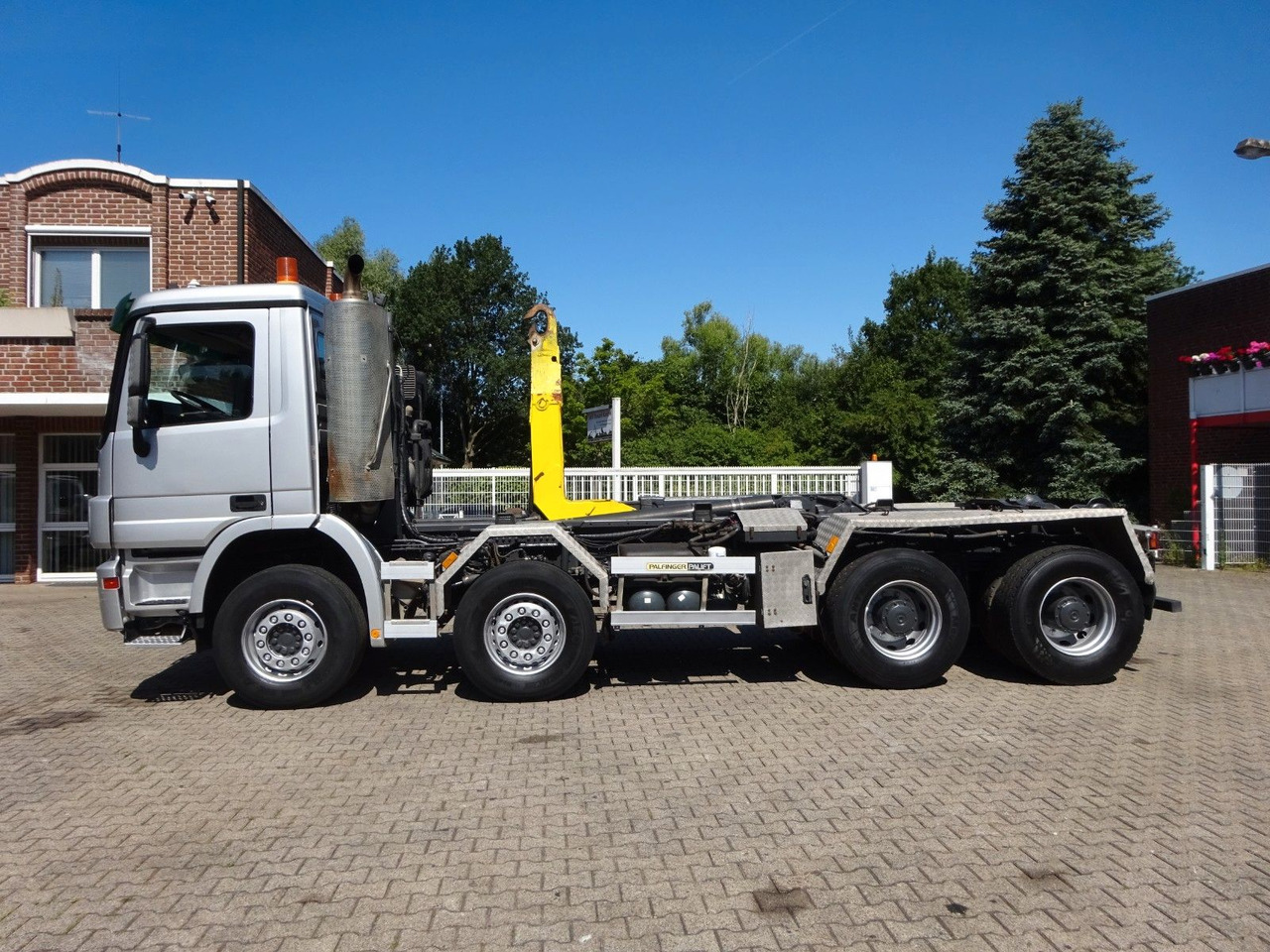 Mercedes-Benz 3244 Actros PALFINGER Abroller 8x4 - Мултилифт с кука камион: снимка 3 Mercedes-Benz 3244 Actros PALFINGER Abroller 8x4 - Мултилифт с кука камион: снимка 3