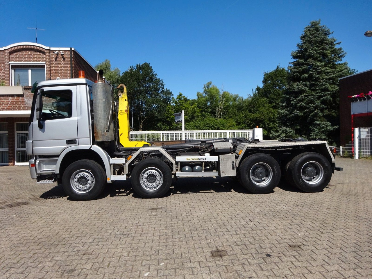 Mercedes-Benz 3244 Actros PALFINGER Abroller 8x4 - Мултилифт с кука камион: снимка 2 Mercedes-Benz 3244 Actros PALFINGER Abroller 8x4 - Мултилифт с кука камион: снимка 2