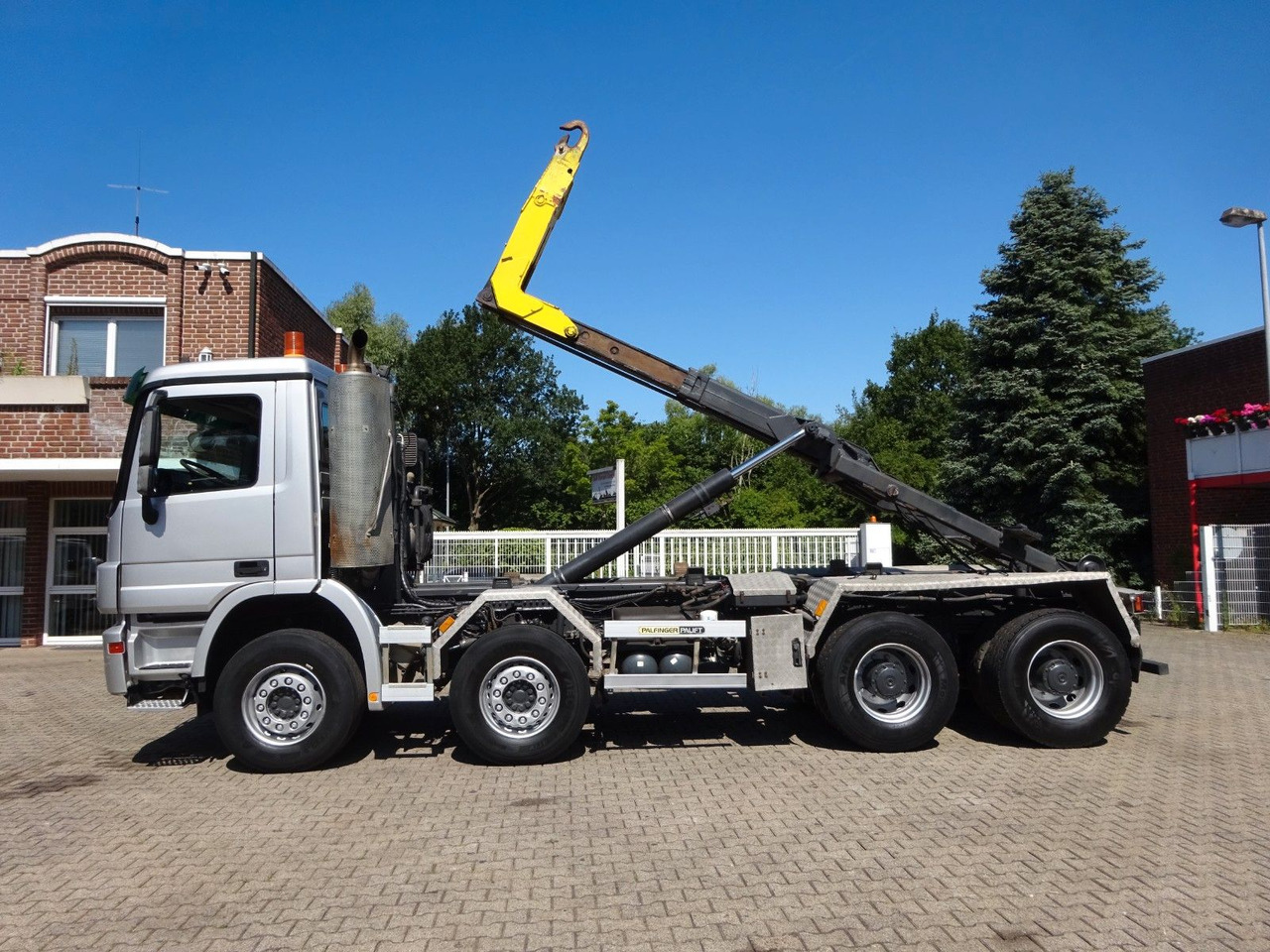 Mercedes-Benz 3244 Actros PALFINGER Abroller 8x4 - Мултилифт с кука камион: снимка 4 Mercedes-Benz 3244 Actros PALFINGER Abroller 8x4 - Мултилифт с кука камион: снимка 4
