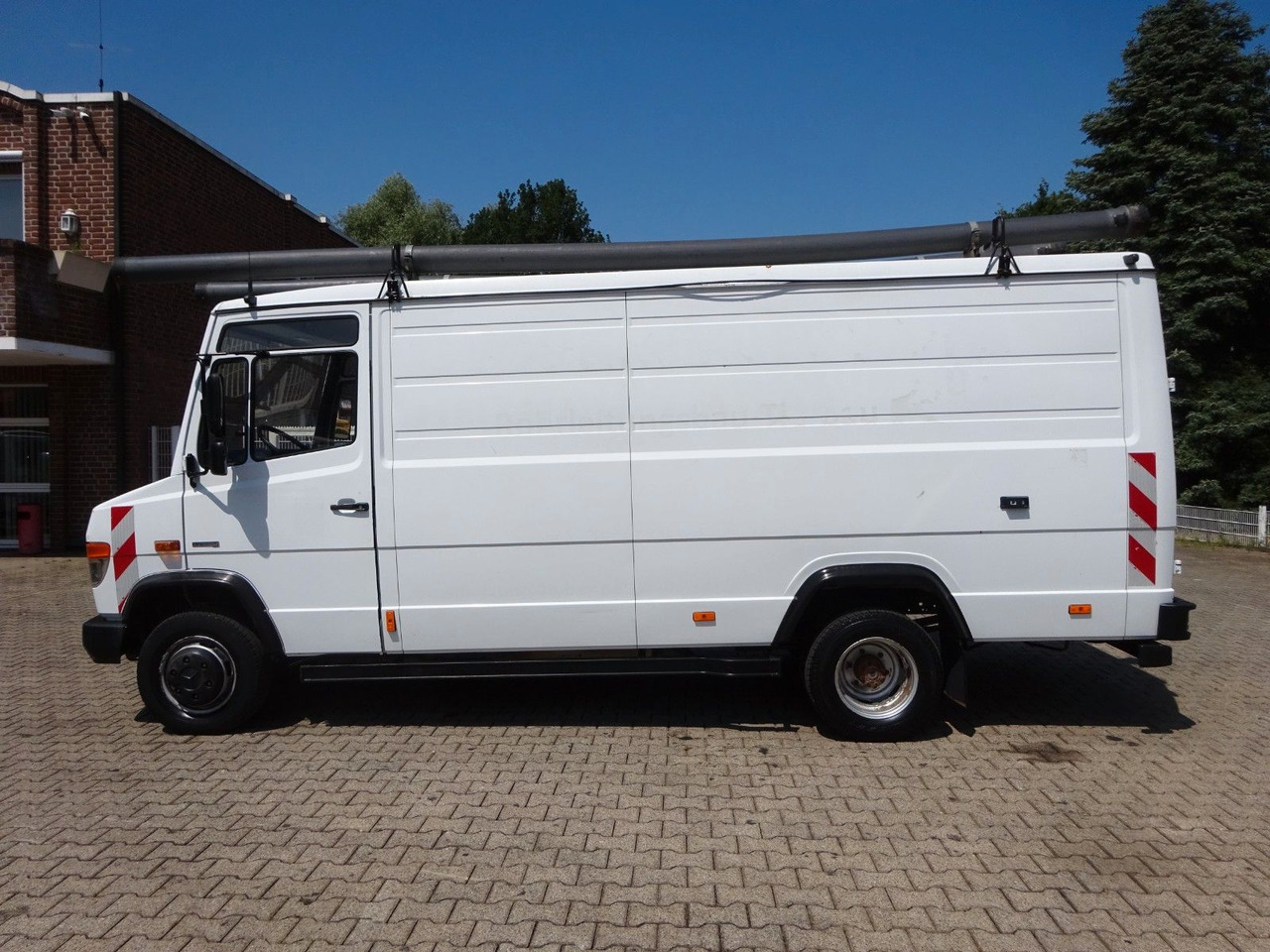 Mercedes-Benz 613D Vario Kasten 4x2 - Товарен бус: снимка 3 Mercedes-Benz 613D Vario Kasten 4x2 - Товарен бус: снимка 3