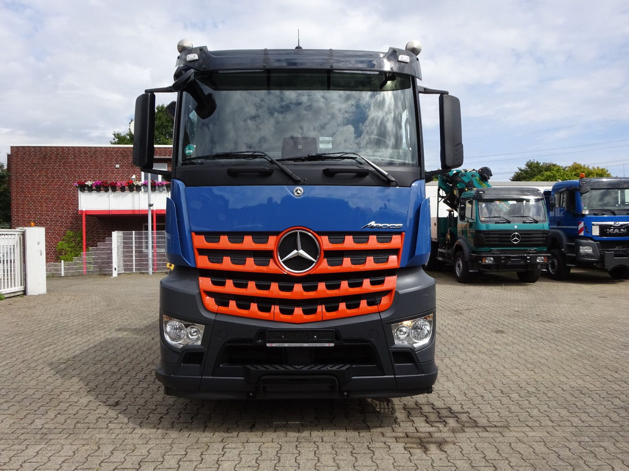 Самосвал камион Mercedes-Benz Arocs 3446 MEILER 3 Seitenkipper 8x2: снимка 9
