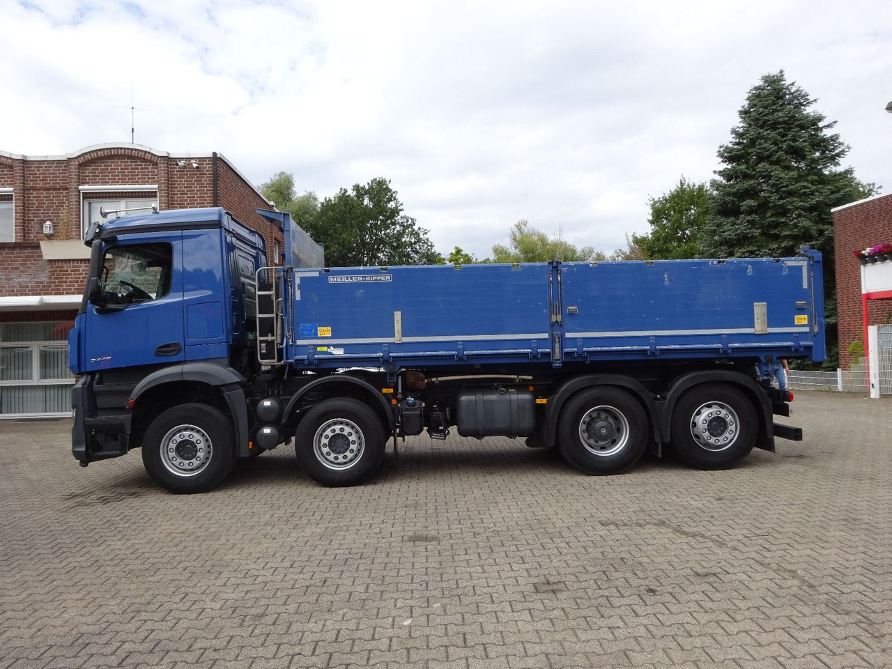 Mercedes-Benz Arocs 3446 MEILER 3 Seitenkipper 8x2 - Самосвал камион: снимка 3 Mercedes-Benz Arocs 3446 MEILER 3 Seitenkipper 8x2 - Самосвал камион: снимка 3