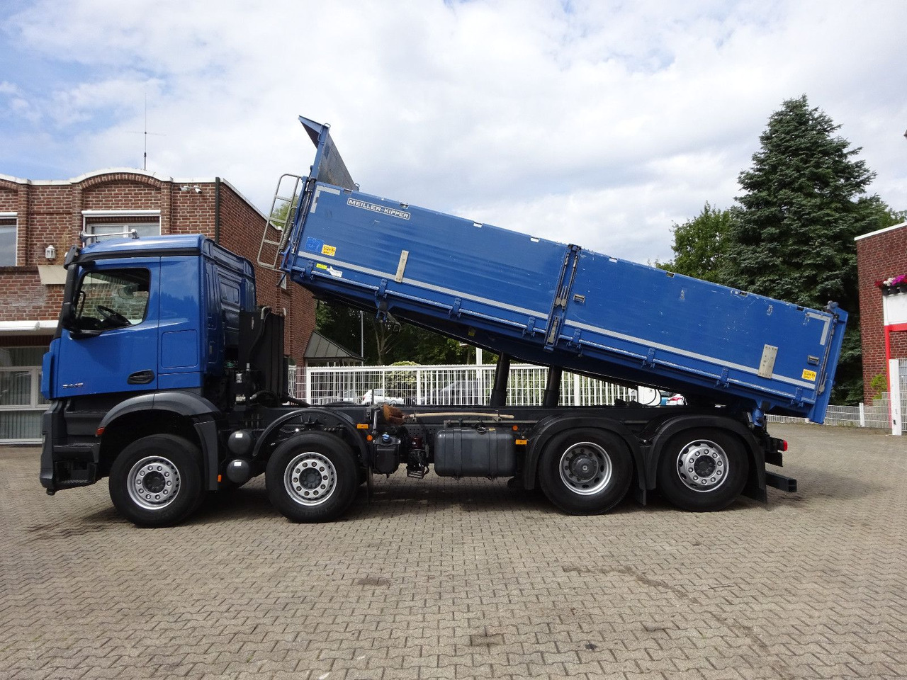 Mercedes-Benz Arocs 3446 MEILER 3 Seitenkipper 8x2 - Самосвал камион: снимка 2 Mercedes-Benz Arocs 3446 MEILER 3 Seitenkipper 8x2 - Самосвал камион: снимка 2