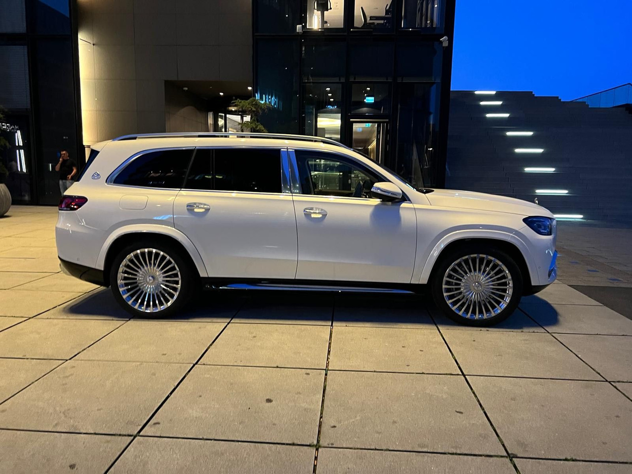 Mercedes-Benz GLS 600 Maybach 4Matic | 23 ZOLL | BURMESTER Mercedes-Benz GLS 600 Maybach 4Matic | 23 ZOLL | BURMESTER - Джип: снимка 4 Mercedes-Benz GLS 600 Maybach 4Matic | 23 ZOLL | BURMESTER Mercedes-Benz GLS 600 Maybach 4Matic | 23 ZOLL | BURMESTER - Джип: снимка 4