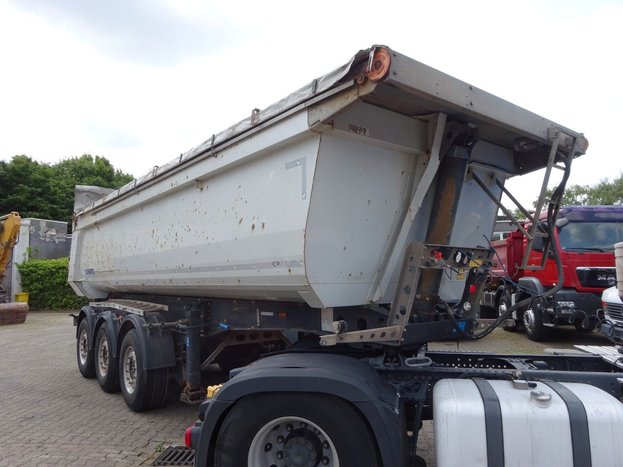 Schmitz Cargobull SGF S3 Kipp Auflieger Mulde mit 3 Achsen - Самосвал полуремарке: снимка 2 Schmitz Cargobull SGF S3 Kipp Auflieger Mulde mit 3 Achsen - Самосвал полуремарке: снимка 2