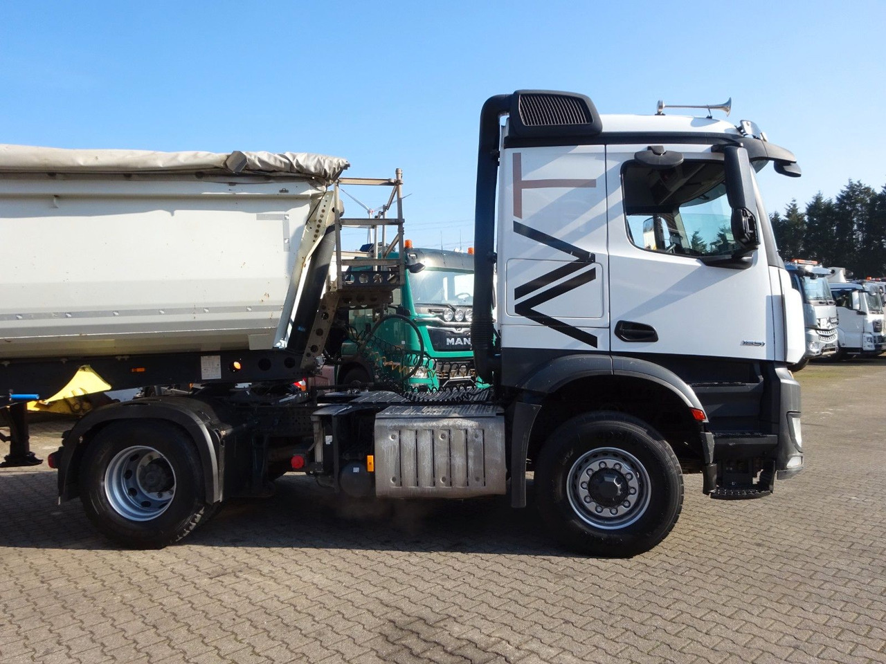 Mercedes-Benz 1851 Arocs SZM 4x2-4 HAD + Hydr. Kipperpumpe Mercedes-Benz 1851 Arocs SZM 4x4 HAD + Hydr. Kipperpumpe - Влекач: снимка 2 Mercedes-Benz 1851 Arocs SZM 4x2-4 HAD + Hydr. Kipperpumpe Mercedes-Benz 1851 Arocs SZM 4x4 HAD + Hydr. Kipperpumpe - Влекач: снимка 2