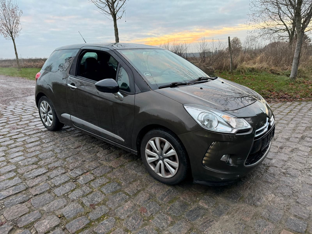 Citroën DS3 Sport - Лек автомобил: снимка 4 Citroën DS3 Sport - Лек автомобил: снимка 4