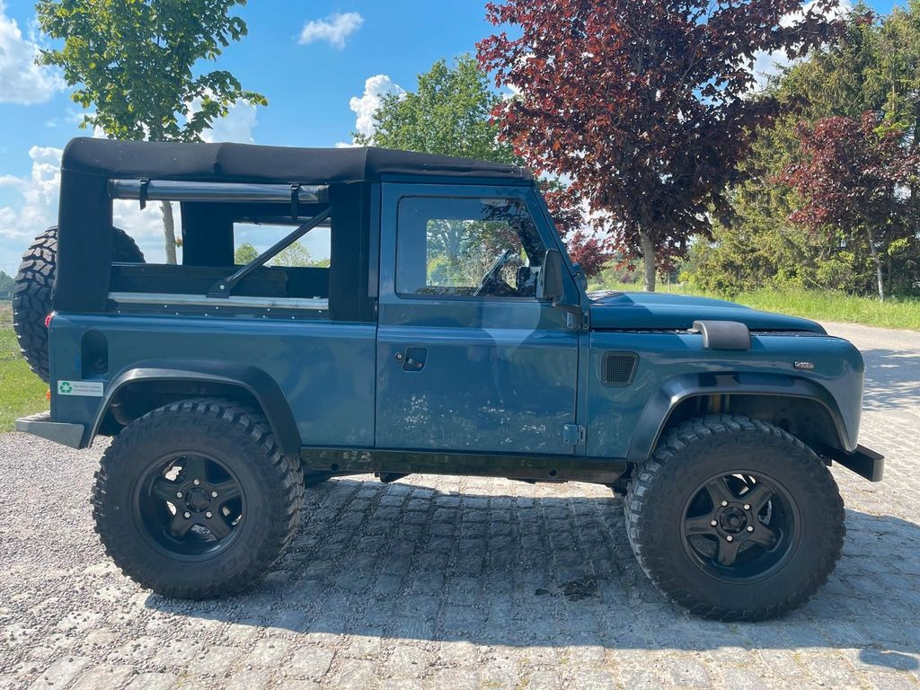 Land Rover LR Defender 90 Soft Top V8 Automatic 60000 brutt - Пикап: снимка 3 Land Rover LR Defender 90 Soft Top V8 Automatic 60000 brutt - Пикап: снимка 3