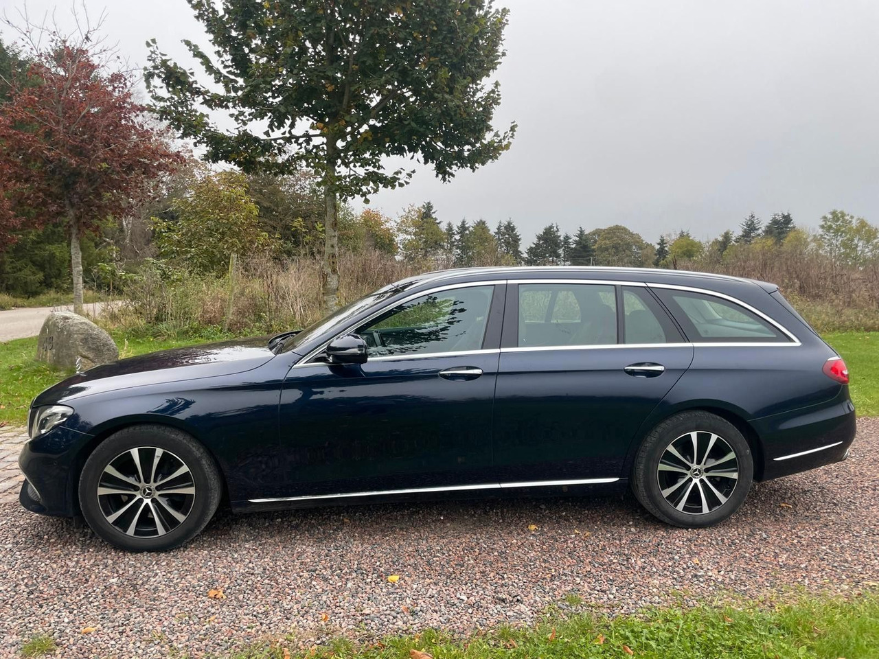 Mercedes-Benz E 220 T-Modell E 220 d *4Matic* - Комби: снимка 2 Mercedes-Benz E 220 T-Modell E 220 d *4Matic* - Комби: снимка 2