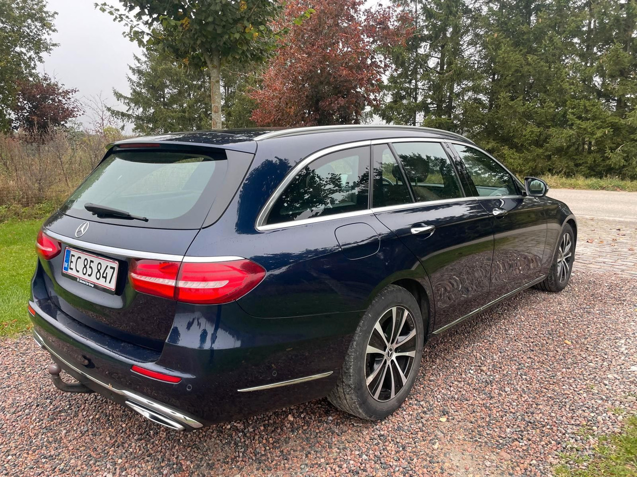 Mercedes-Benz E 220 T-Modell E 220 d *4Matic* - Комби: снимка 4 Mercedes-Benz E 220 T-Modell E 220 d *4Matic* - Комби: снимка 4