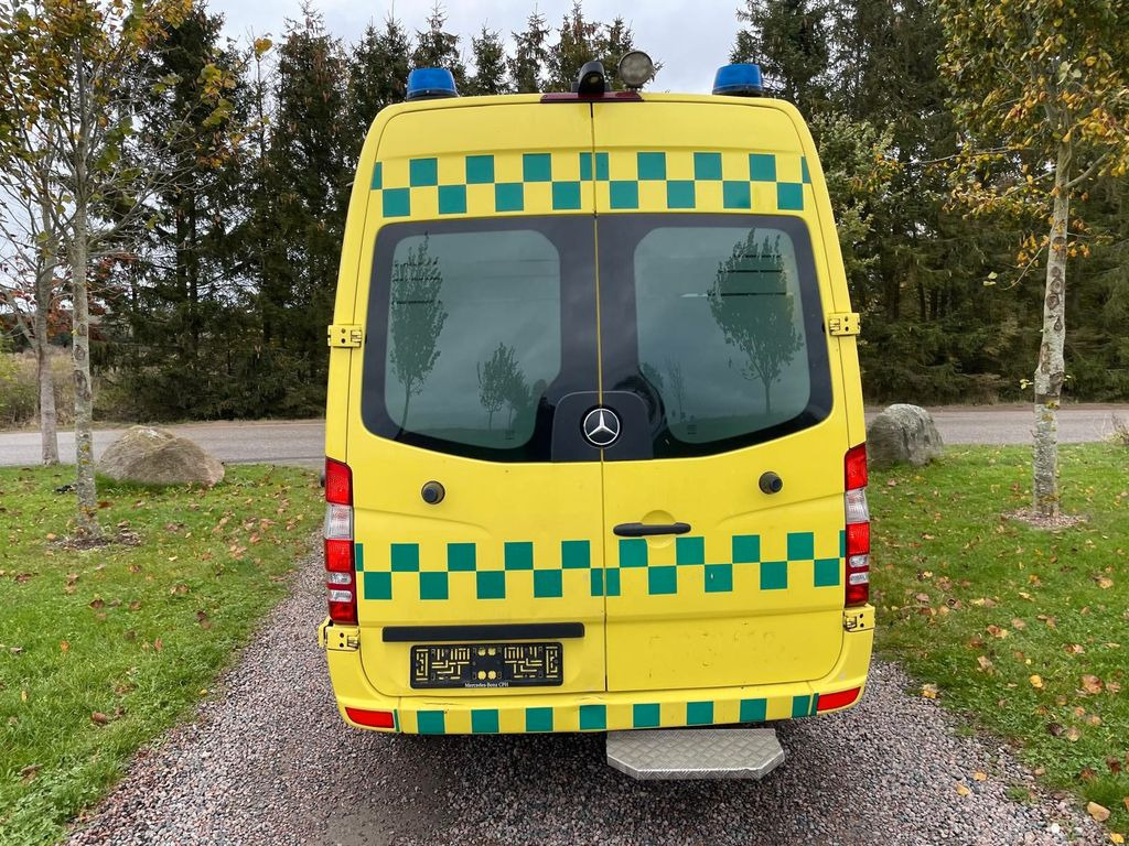 Mercedes-Benz Sprinter II 316 CDI Aut Ambulance - Товарен бус: снимка 4 Mercedes-Benz Sprinter II 316 CDI Aut Ambulance - Товарен бус: снимка 4
