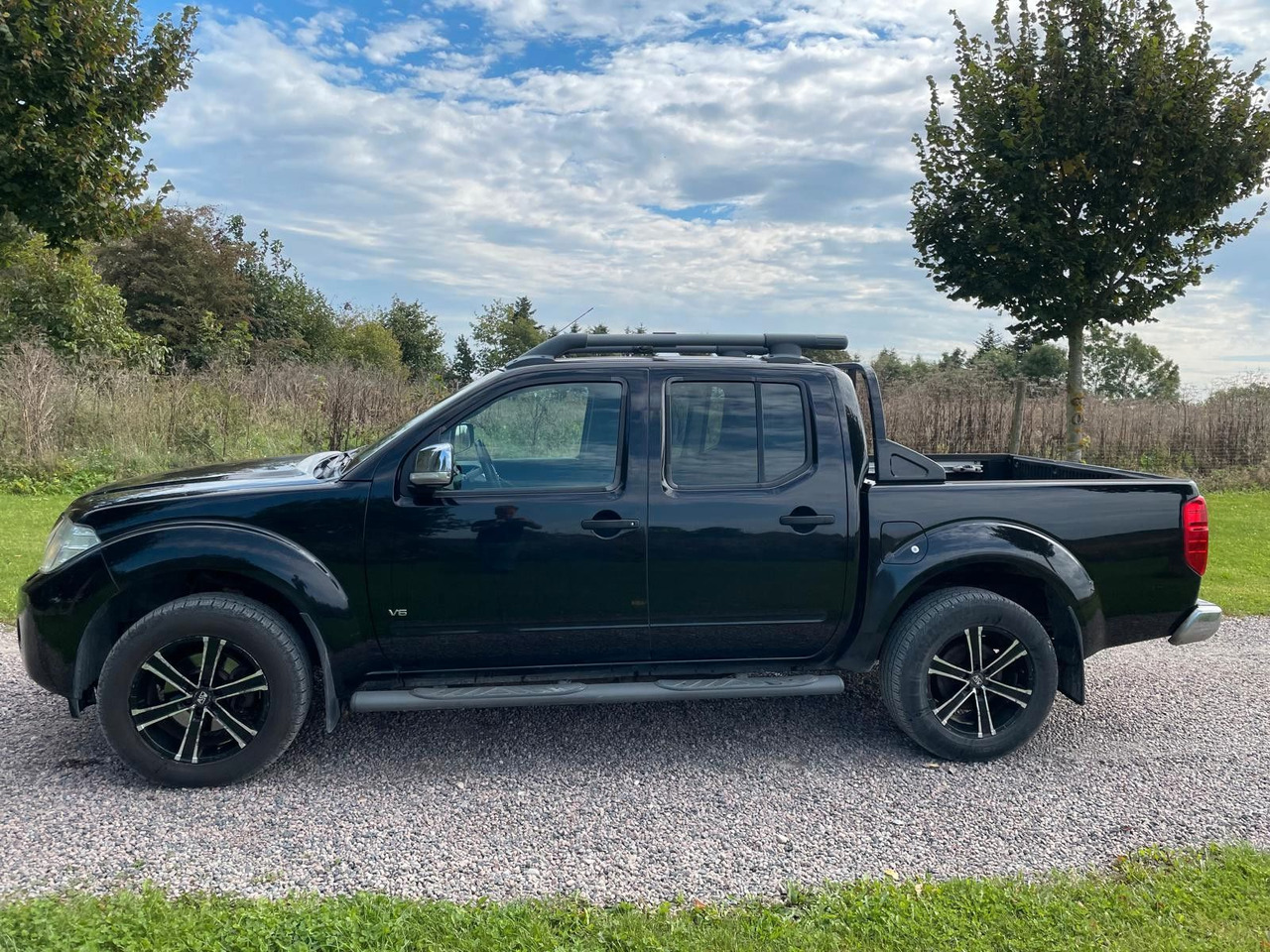 Nissan Navara Pickup Double Cab LE V6 4x4 LB - Джип: снимка 2 Nissan Navara Pickup Double Cab LE V6 4x4 LB - Джип: снимка 2