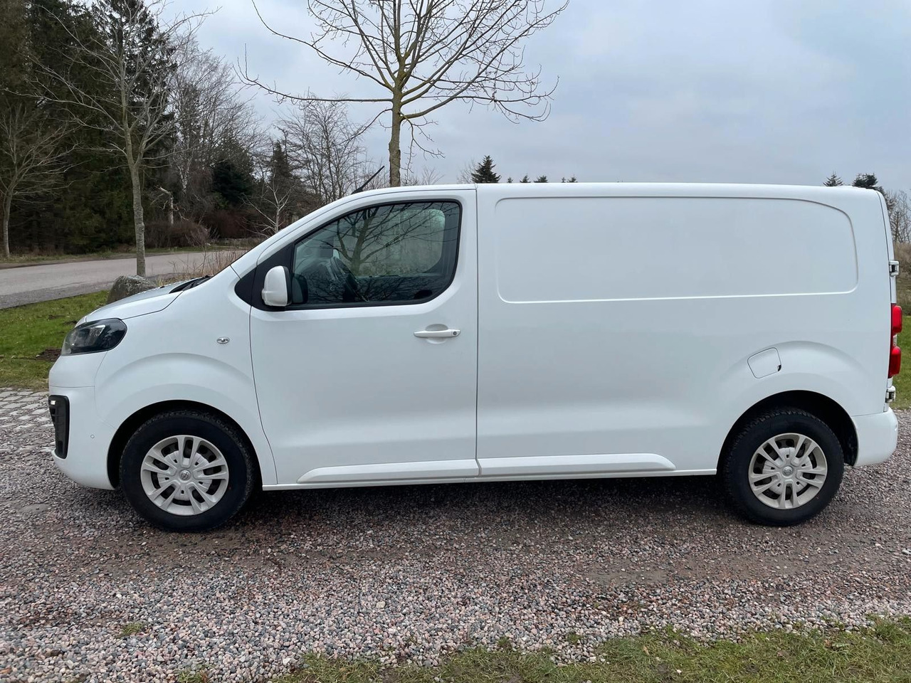 Opel Vivaro Kasten Edition M L2 2.0 Opel Vivaro 2.0 CDTI Edition M L2 *9400€ netto - Малък ван: снимка 3 Opel Vivaro Kasten Edition M L2 2.0 Opel Vivaro 2.0 CDTI Edition M L2 *9400€ netto - Малък ван: снимка 3