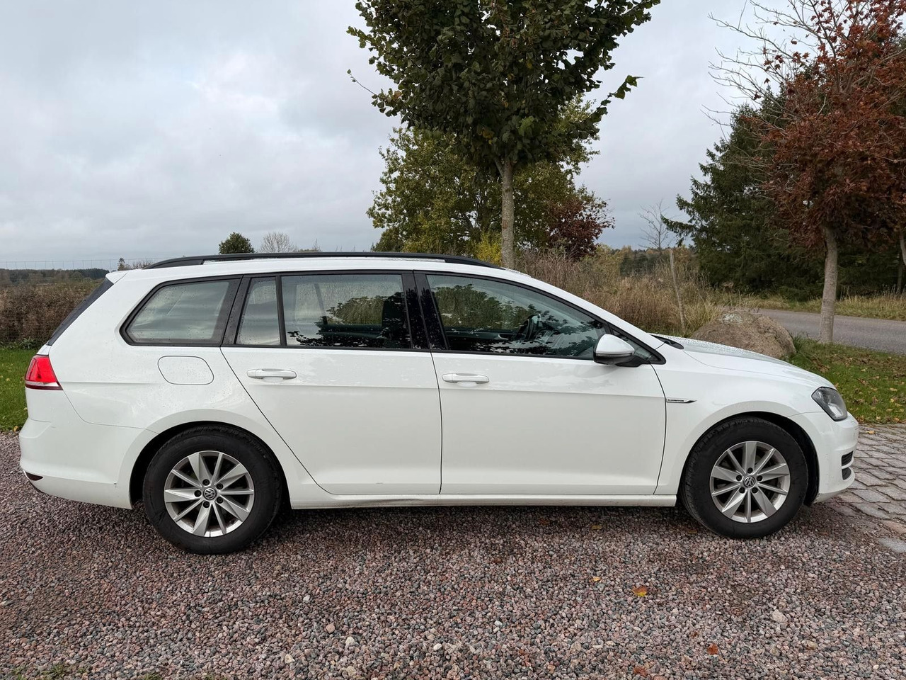 Volkswagen Golf VII Trendline BlueMotion - Комби: снимка 5 Volkswagen Golf VII Trendline BlueMotion - Комби: снимка 5