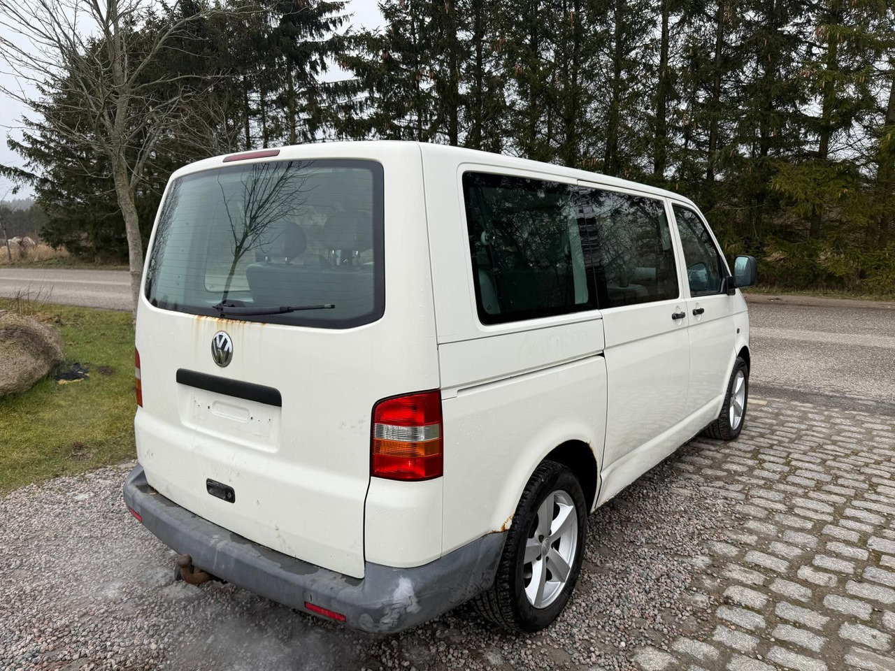 Volkswagen T5 Transporter 1.9 TDI *9 Sitze * 3900 € - Пътнически бус: снимка 4 Volkswagen T5 Transporter 1.9 TDI *9 Sitze * 3900 € - Пътнически бус: снимка 4