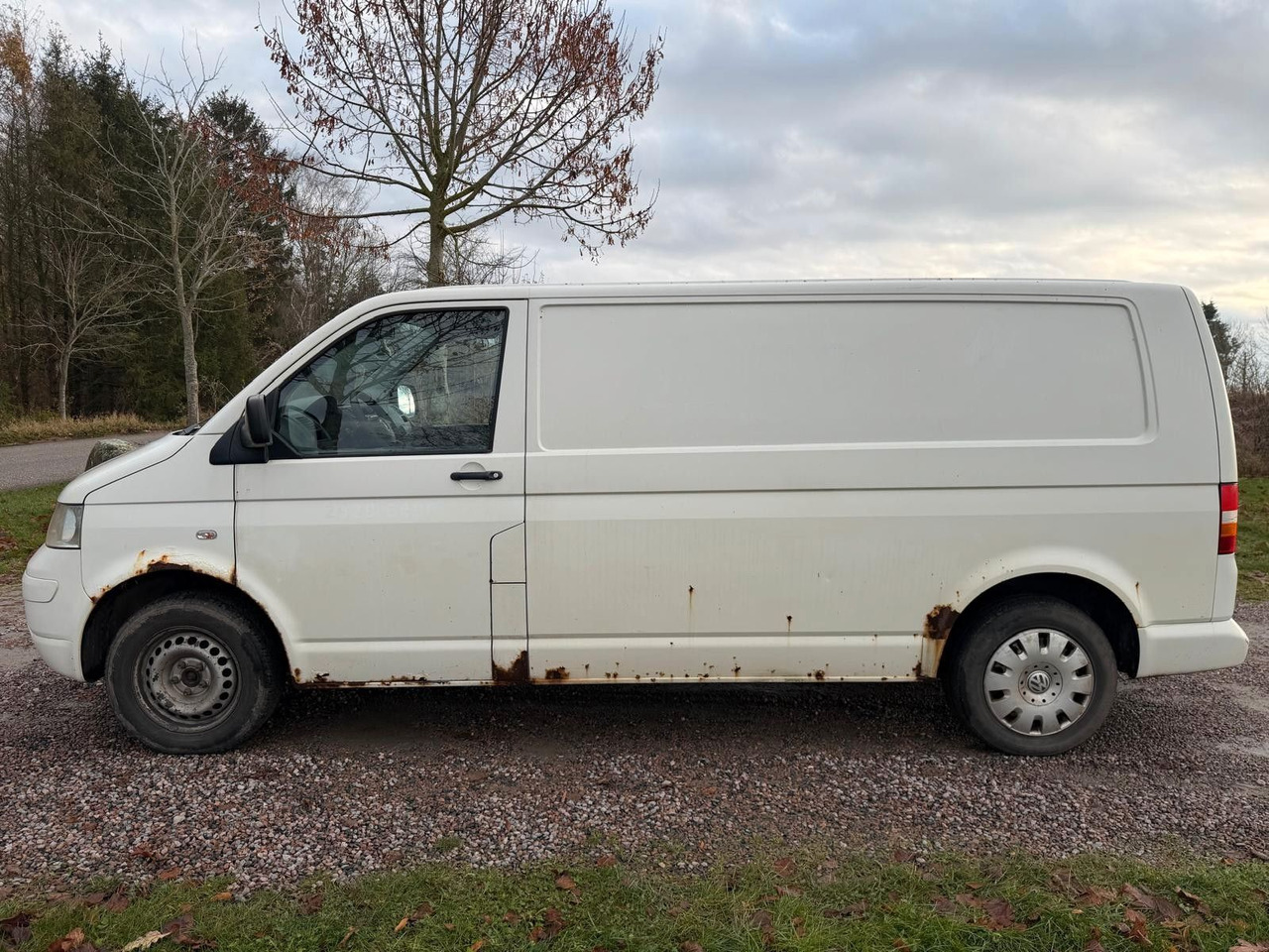 Volkswagen T5 Transporter Kasten-Kombi Kasten Long - Малък ван: снимка 2 Volkswagen T5 Transporter Kasten-Kombi Kasten Long - Малък ван: снимка 2