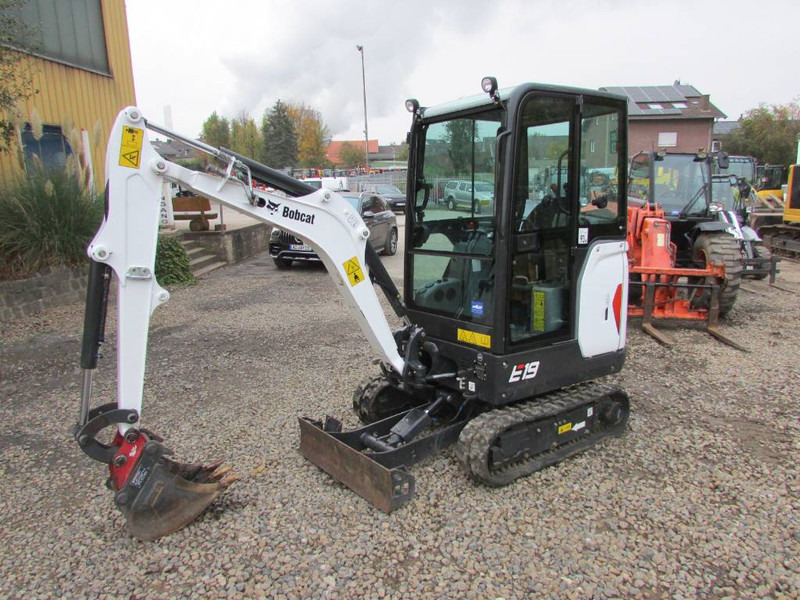 Bobcat E 19 Minibagger 22.500 EUR - Мини багер: снимка 3 Bobcat E 19 Minibagger 22.500 EUR - Мини багер: снимка 3