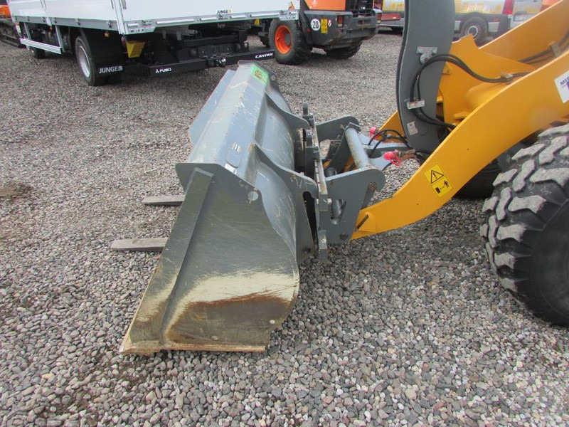 Liebherr L 506 Compact Radlader 41.500 EUR - Колесен товарач: снимка 3 Liebherr L 506 Compact Radlader 41.500 EUR - Колесен товарач: снимка 3