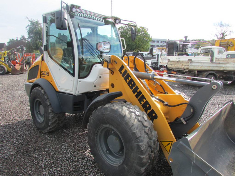 Liebherr L 506 Compact Radlader 46.500 EUR netto L506C - Колесен товарач: снимка 3 Liebherr L 506 Compact Radlader 46.500 EUR netto L506C - Колесен товарач: снимка 3